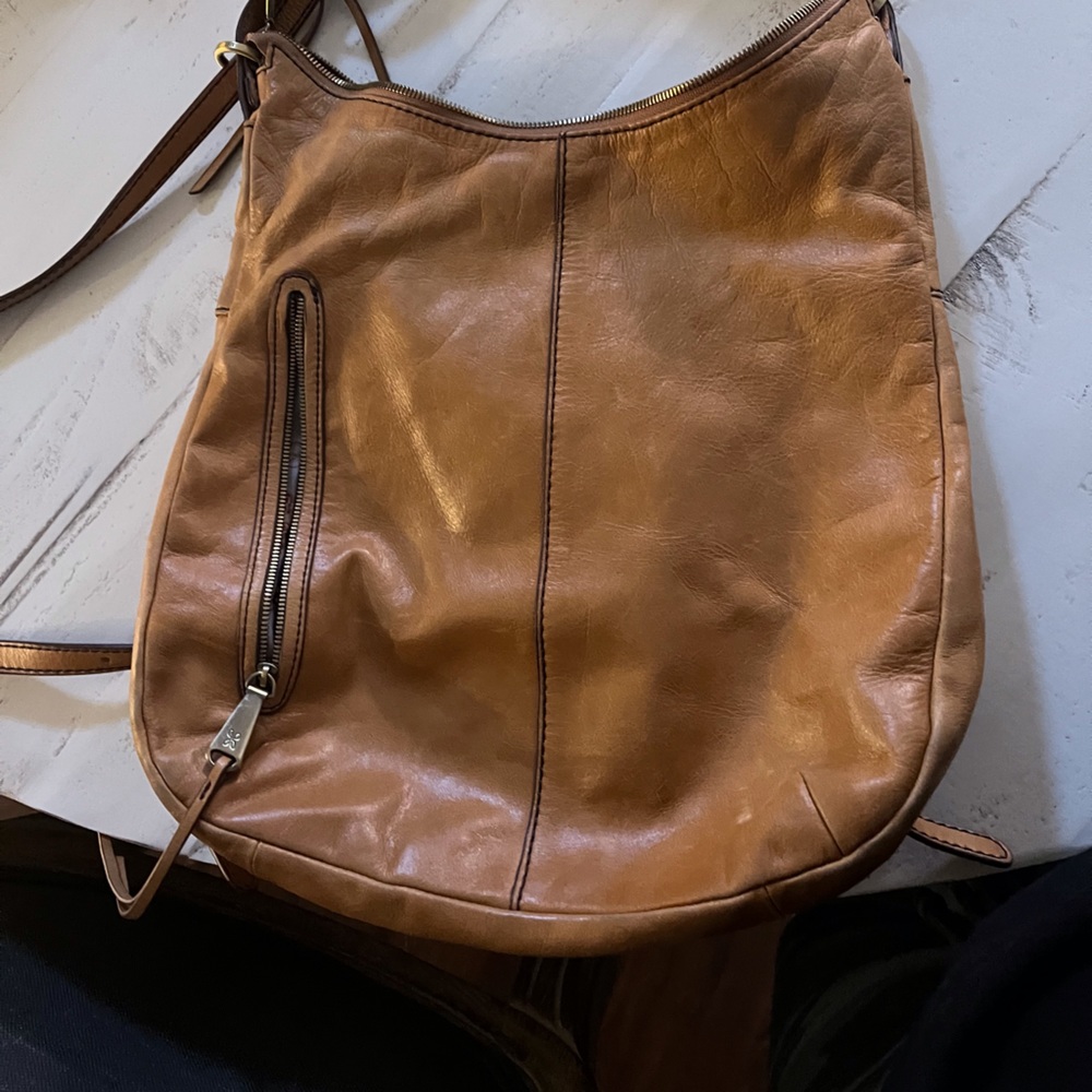 Hobo handbag converts into backpack